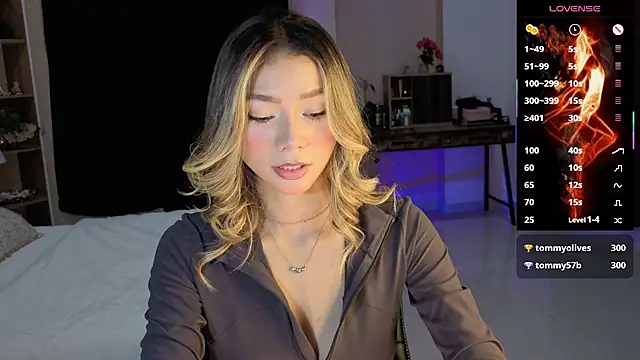 Snapshot of AmelieAxie chatting on September 9, 2025, 3:06 am AmelieAxie online show from September 9, 2025, 3:06 am