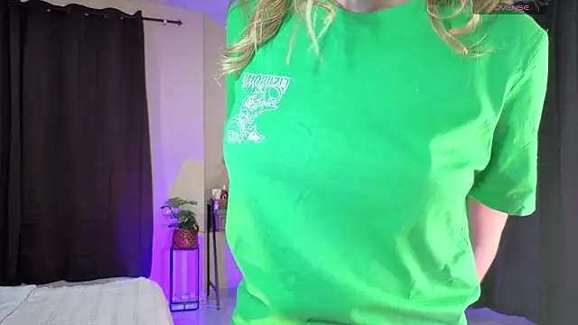 Snapshot of AmelieAxie chatting on January 13, 2026, 3:12 am AmelieAxie online show from January 13, 2026, 3:12 am