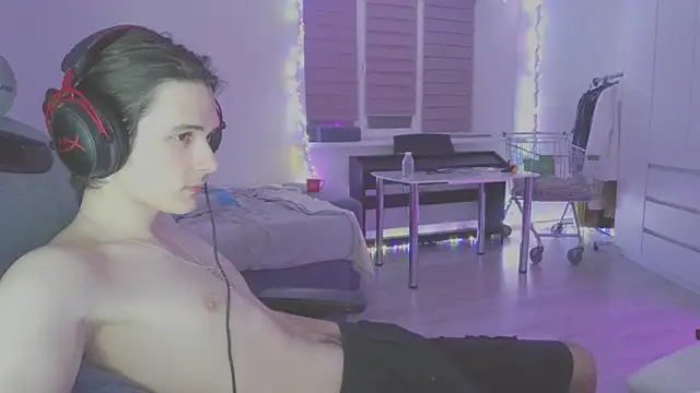 CandyChell online show from February 22, 2025, 5:35 pm