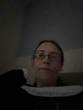 Snapshot of Dakota_02 chatting on April 1, 2026, 11:02 pm Dakota 02 online show from April 1, 2026, 11:02 pm