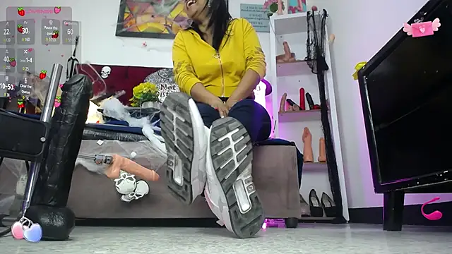 louise nails online show from October 23, 2025, 1:10 pm