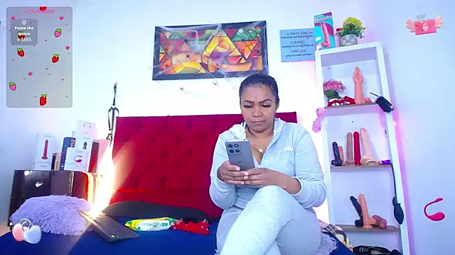 louise nails online show from November 15, 2025, 2:35 pm