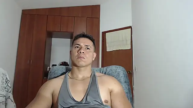 alessandromancini92 online show from October 26, 2025, 9:31 pm