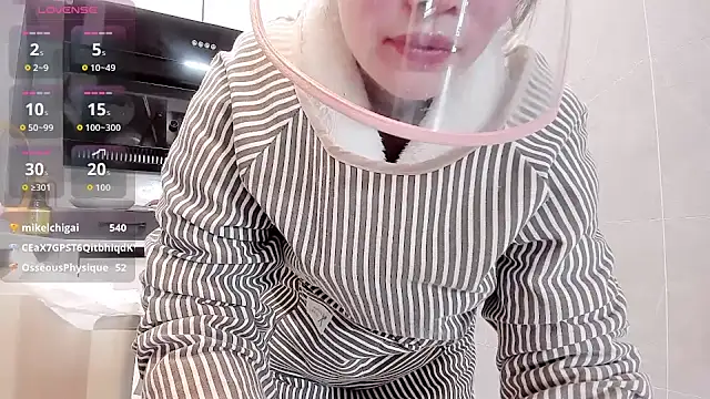 Vivian-6 online show from March 8, 2026, 2:04 am