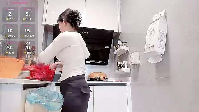 Vivian-6 online show from March 30, 2026, 12:33 am