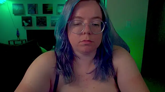Snapshot of KiraSpitQueen chatting on July 1, 2026, 3:52 am KiraSpitQueen online show from July 1, 2026, 3:52 am