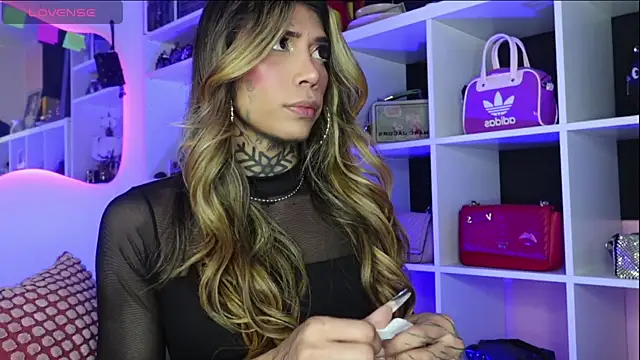 caroline cossei online show from March 6, 2025, 10:36 pm