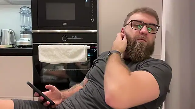 Bear bear  online show from January 11, 2026, 4:12 pm