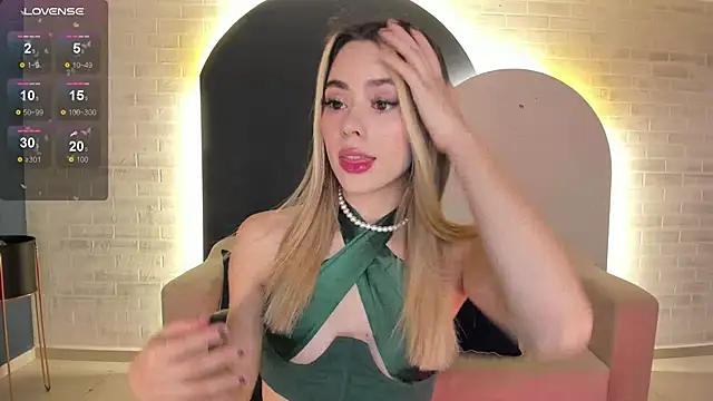 JuanitaClay online show from March 18, 2025, 8:48 pm