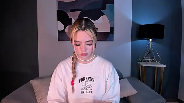 JuanitaClay online show from September 9, 2025, 12:26 pm