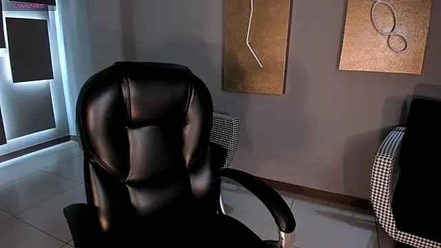 JuanitaClay online show from October 31, 2025, 12:28 pm