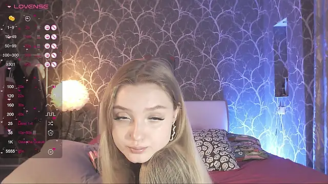 MiaMiaMeow online show from April 22, 2026, 8:10 pm