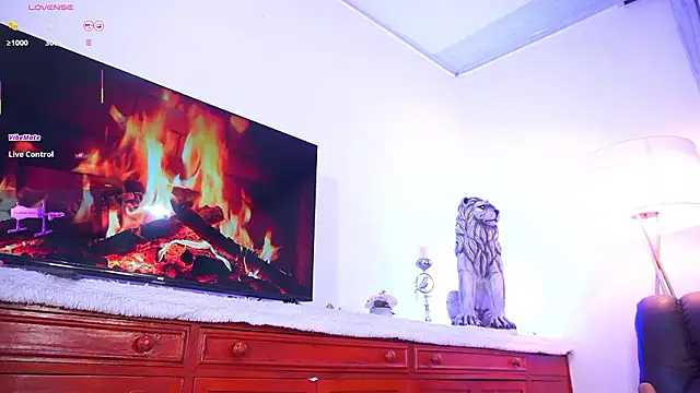 lara giraldo online show from February 4, 2026, 11:42 pm