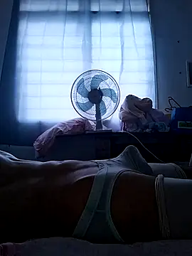 hughug123456 online show from November 29, 2025, 11:19 pm