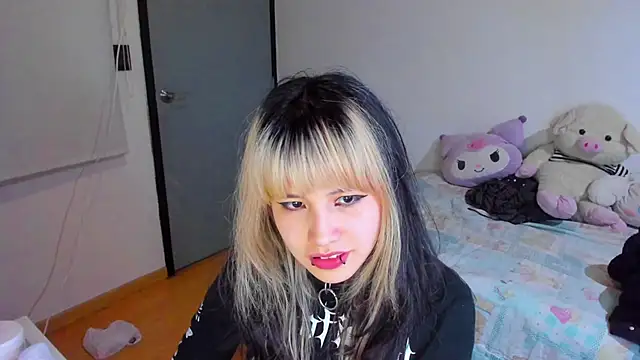 Akane-Mou online show from December 12, 2024, 5:31 am