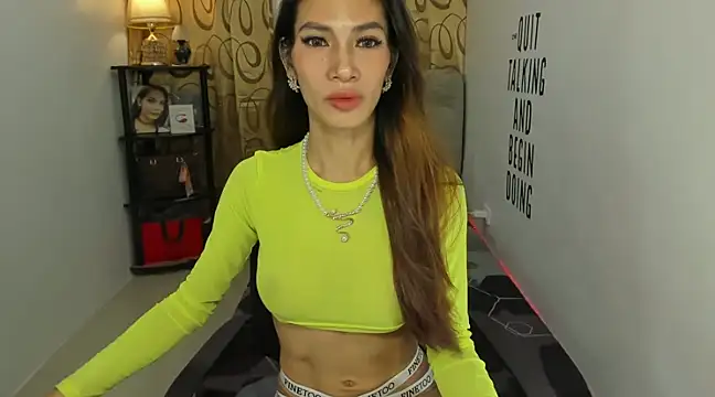 Trixie Mattel21 online show from December 14, 2024, 11:12 pm