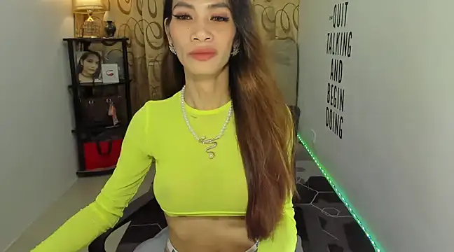 Trixie Mattel21 online show from December 15, 2024, 11:31 pm