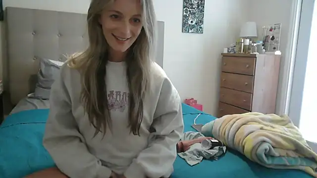 Heyitsmee33 online show from September 9, 2025, 6:18 pm