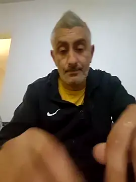 cuci45 online show from December 15, 2025, 5:39 pm