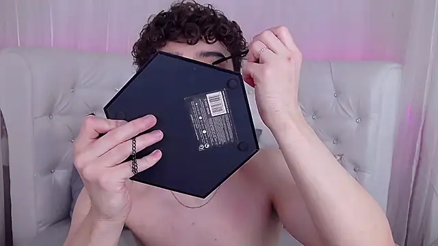 RobbyCharming online show from November 30, 2025, 3:54 am