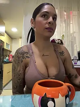 charlotte stevenss  online show from November 18, 2025, 2:54 pm