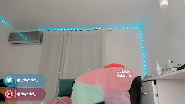 Yellowranger1 online show from December 30, 2024, 6:09 am