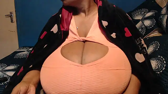 CUTEFIRMMELONSS online show from September 18, 2025, 9:17 pm