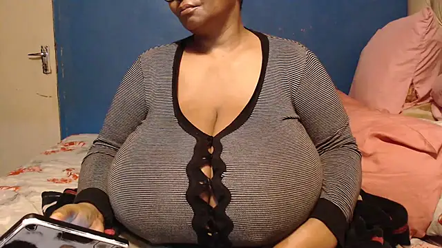 CUTEFIRMMELONSS online show from October 1, 2025, 3:45 am