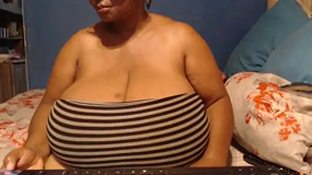 CUTEFIRMMELONSS online show from February 2, 2026, 8:40 pm