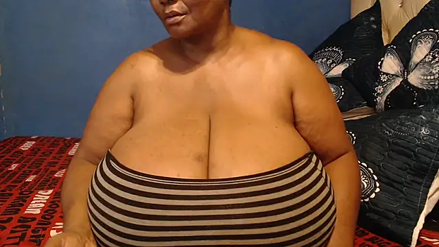 CUTEFIRMMELONSS online show from February 23, 2026, 1:52 pm