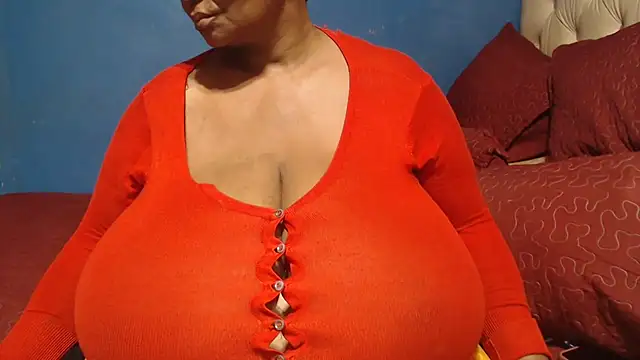 CUTEFIRMMELONSS online show from April 19, 2026, 5:45 pm