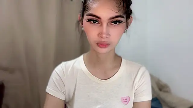 ehotlovea  online show from February 9, 2026, 11:58 am