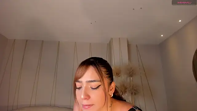 MariamRivera  online show from January 30, 2025, 3:44 am