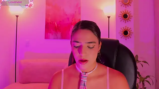 MariamRivera  online show from September 26, 2025, 11:31 pm