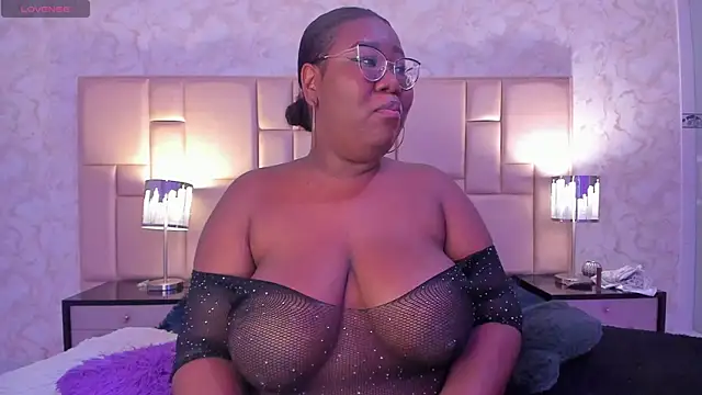 Darnellqueen online show from December 9, 2024, 8:33 am