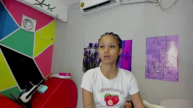 MarianaManzur online show from March 8, 2025, 1:36 pm