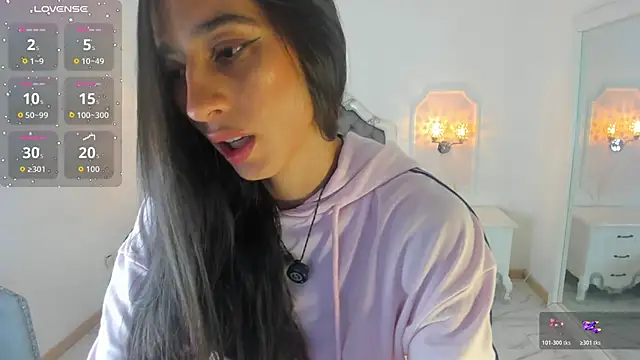 Valentina Ross  online show from May 9, 2026, 11:37 am