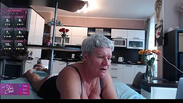 roxana brooks online show from October 31, 2025, 8:37 am