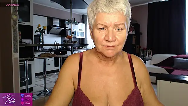 Snapshot of roxana_brooks chatting on July 2, 2026, 10:32 am roxana brooks online show from July 2, 2026, 10:32 am