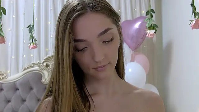 VirginieCruz online show from February 13, 2025, 8:38 am