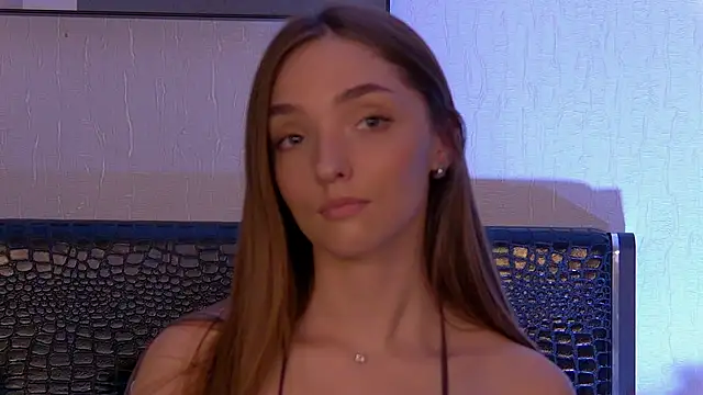 VirginieCruz online show from March 7, 2025, 2:56 pm