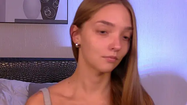 VirginieCruz online show from September 8, 2025, 7:24 pm