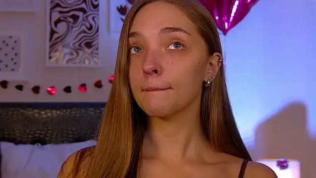 VirginieCruz online show from February 24, 2026, 5:33 pm