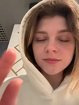 ValenciaShock online show from April 21, 2026, 7:14 am