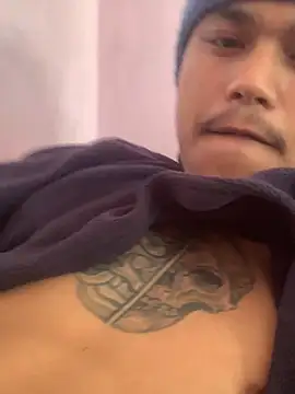 Hullax online show from December 17, 2025, 5:02 am