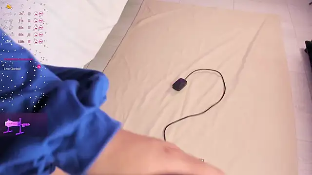 Isabella Daniell online show from November 30, 2025, 4:05 am