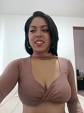 leah passion online show from May 7, 2026, 10:04 pm