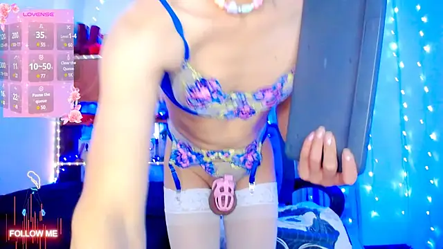 Aleexx    online show from March 16, 2025, 4:23 pm