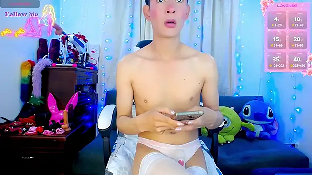 Aleexx    online show from November 4, 2025, 10:14 am