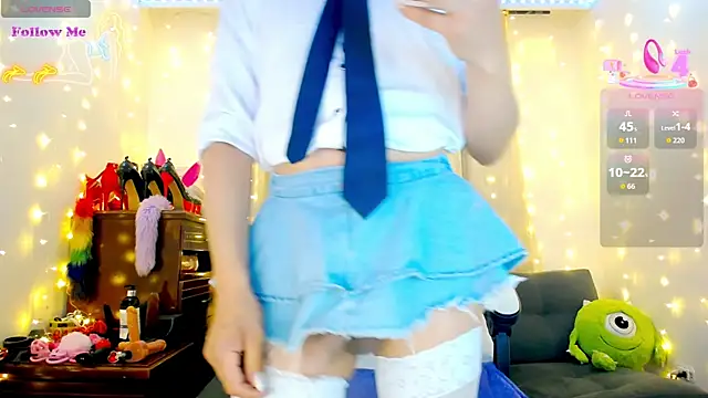 Aleexx    online show from April 13, 2026, 11:37 am